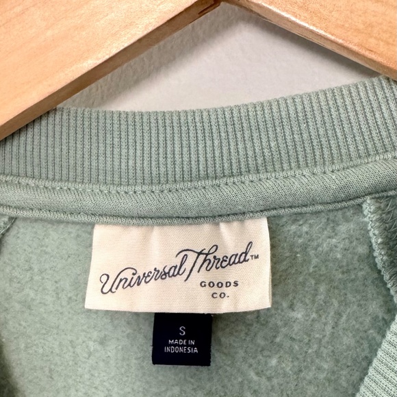 Universal Threads Sage Green Crewneck Sweatshirt - Picture 8 of 9
